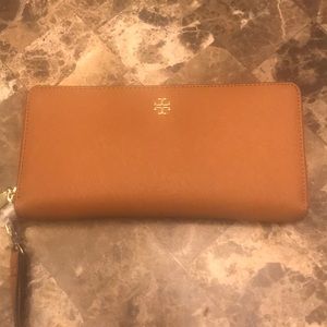 NWT Tory Burch Passport Continental Wallet